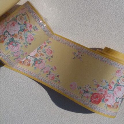 BORDURE PAPIER AVEC EFFET ROSES EN GAUFRE