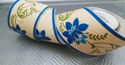 BORDURE ADHÉSIVE À FLEURS BLEUES