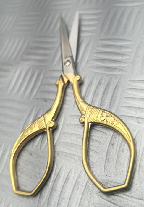 product-15944-0-30359a55-700 Forbice Classiche Per Ricamo - immagine 1