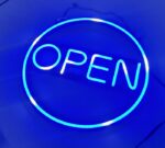 ENSEIGNE OPEN AU NÉON LED RGB AVEC TÉLÉCOMMANDE - immagine 2