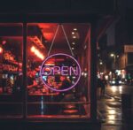 ENSEIGNE OPEN AU NÉON LED RGB AVEC TÉLÉCOMMANDE