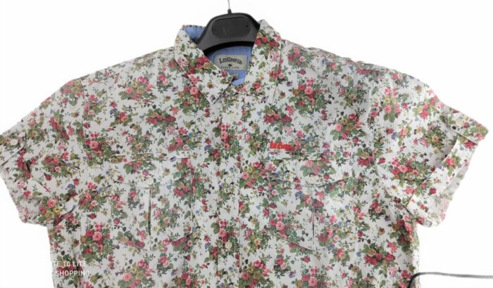 product-18935-0-a1a219b7-700 CHEMISE BLANCHE À FLEURS ROUGES MANCHES COURTES TAILLE L PAR LEE COOPER - immagine 1