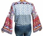 Camicetta a maniche a campana con scollo a V e stampa floreale boho. - immagine 3