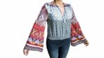 Camicetta a maniche a campana con scollo a V e stampa floreale boho.