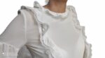 camicetta bianca da donna con maniche a sbuffo, volant in pizzo e polsini abbottonati - immagine 2