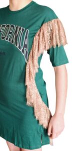 abito t-shirt verde con pizzo laterale e la stampa "CALIFORNIA" by j'aime - immagine 2