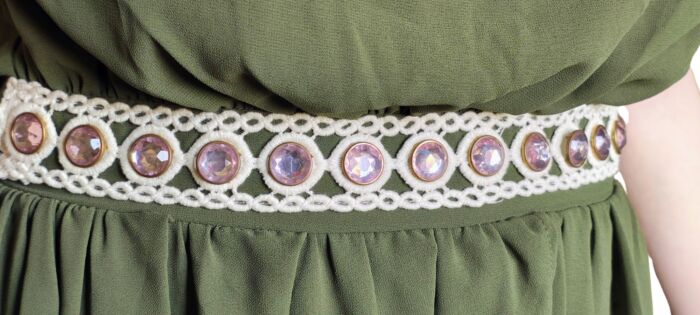 product-20501-0-4763532d-700 abito midi verde asimmetrico stile halter con un cinturino in vita - immagine 1