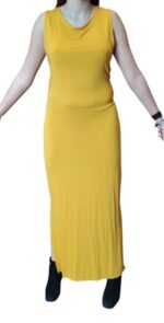 vestito lungo giallo senape con scollatura halter e schiena scoperta